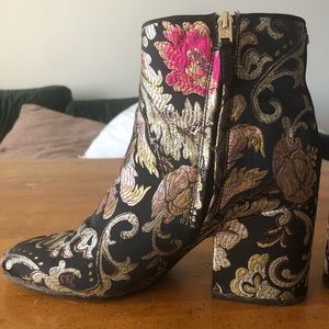 Sam Edelman Black Floral Brocade booties 9.5